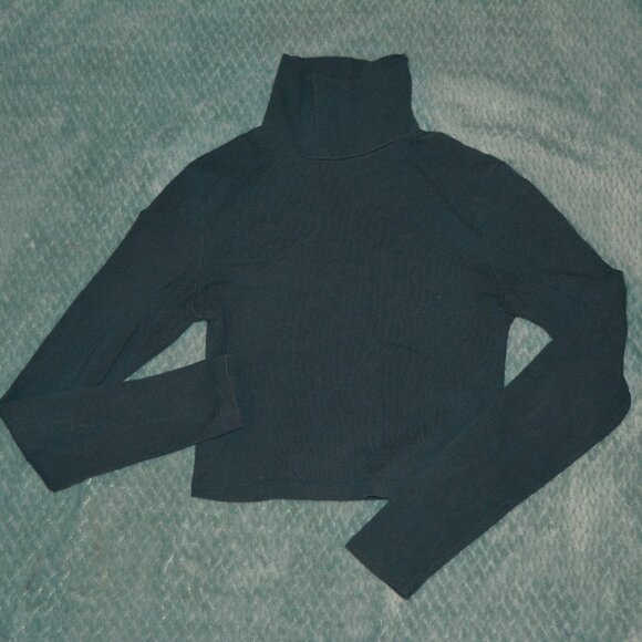 Forever 21 | Cropped Emerald Green Long Sleeve Turtle Neck Top - Picture 1 of 5